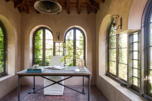 The home measures in at 6,000 square feet.